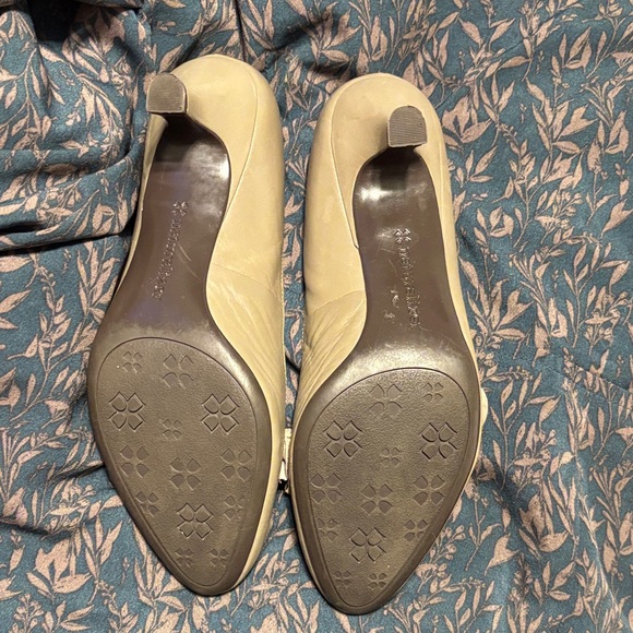 Naturalizer Beige Ruffle Heels - Picture 8 of 8